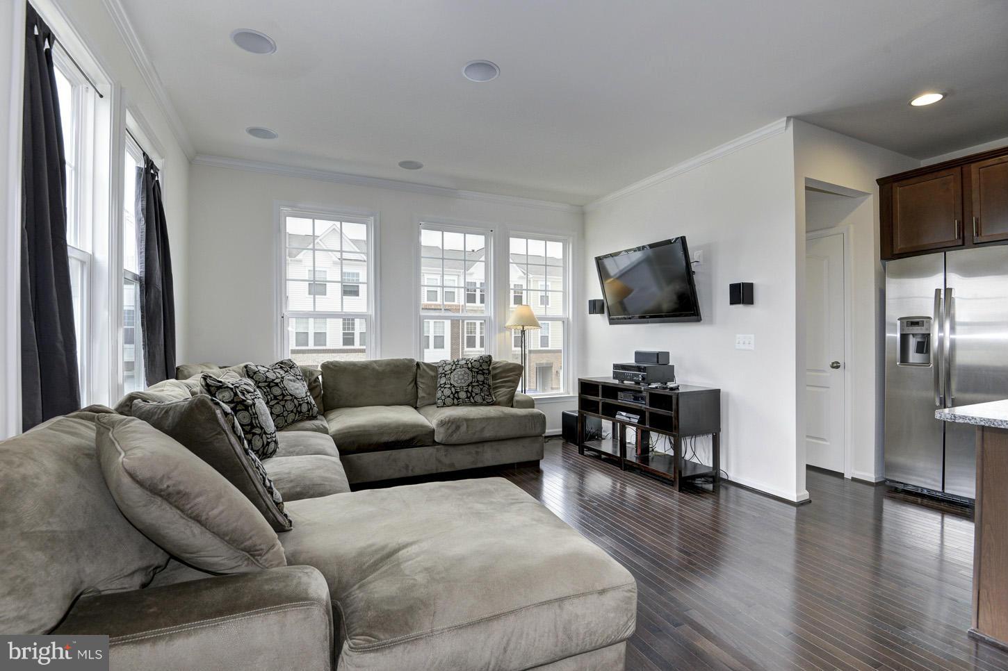 SIGNATURE AT BROADLANDS - Residential