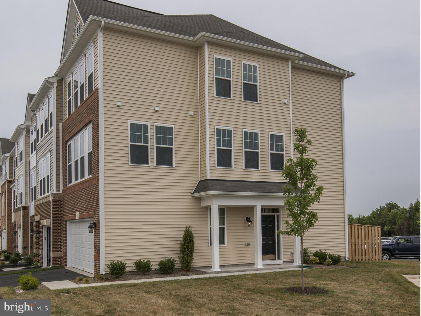 SIGNATURE AT BROADLANDS - Residential