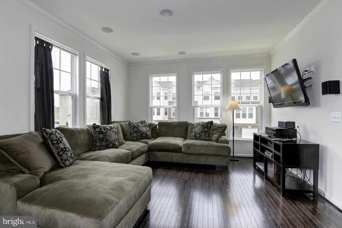 SIGNATURE AT BROADLANDS - Residential