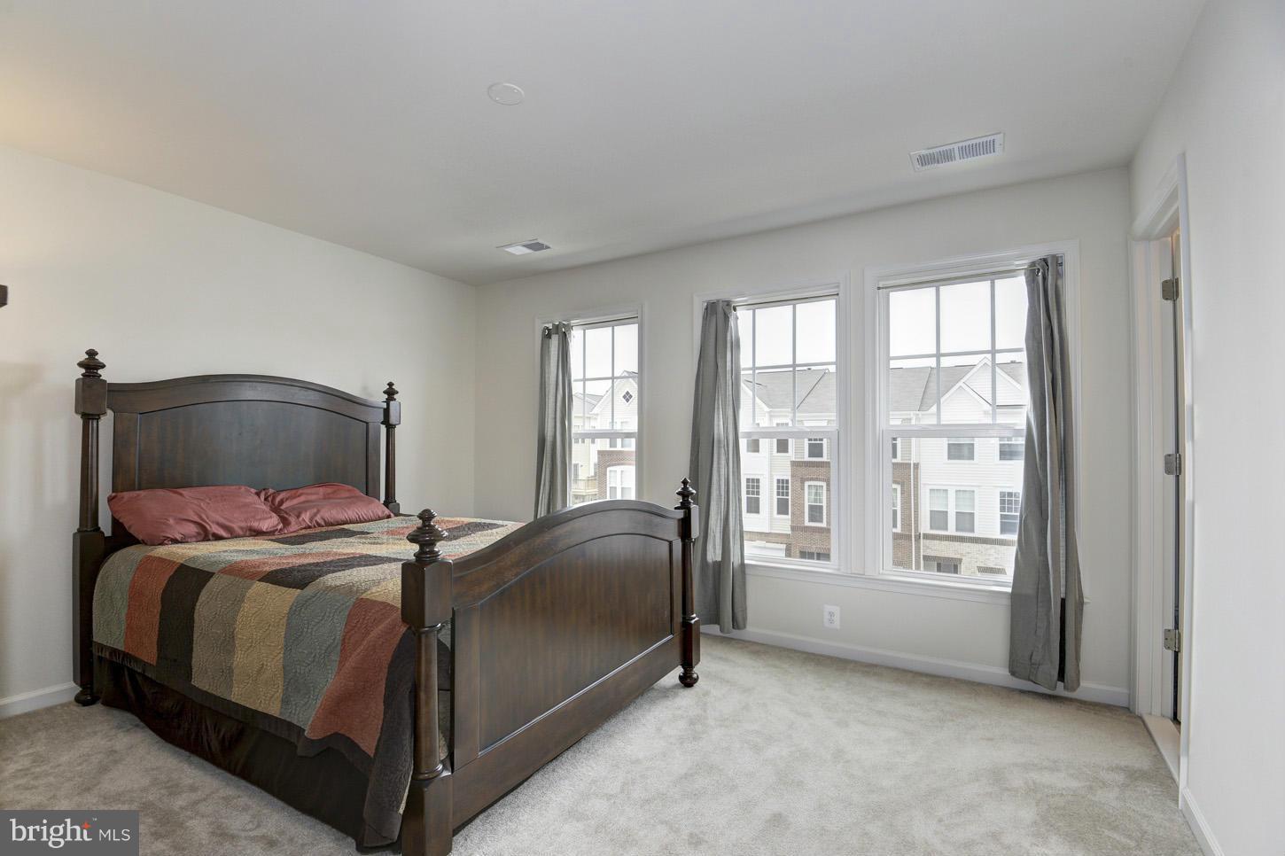 SIGNATURE AT BROADLANDS - Residential