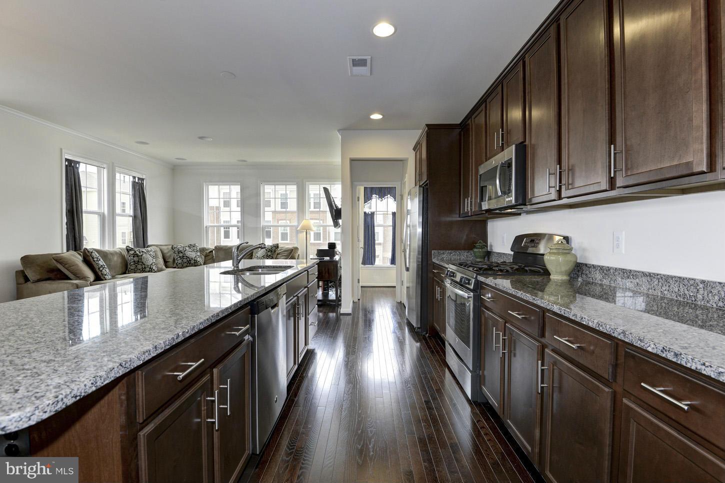 SIGNATURE AT BROADLANDS - Residential