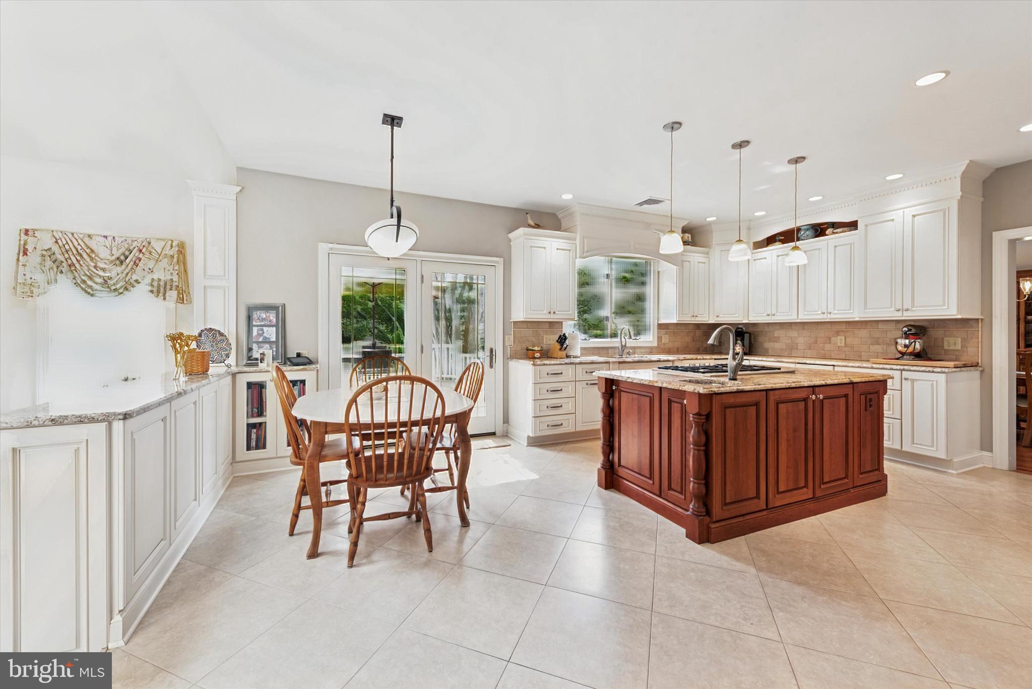 THORNBURY KNOLL - Residential