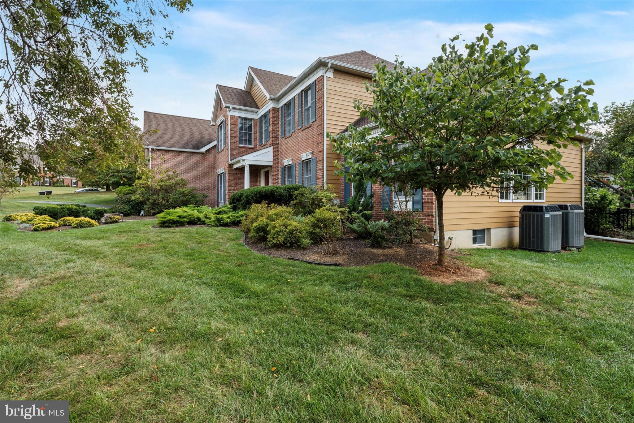 THORNBURY KNOLL - Residential