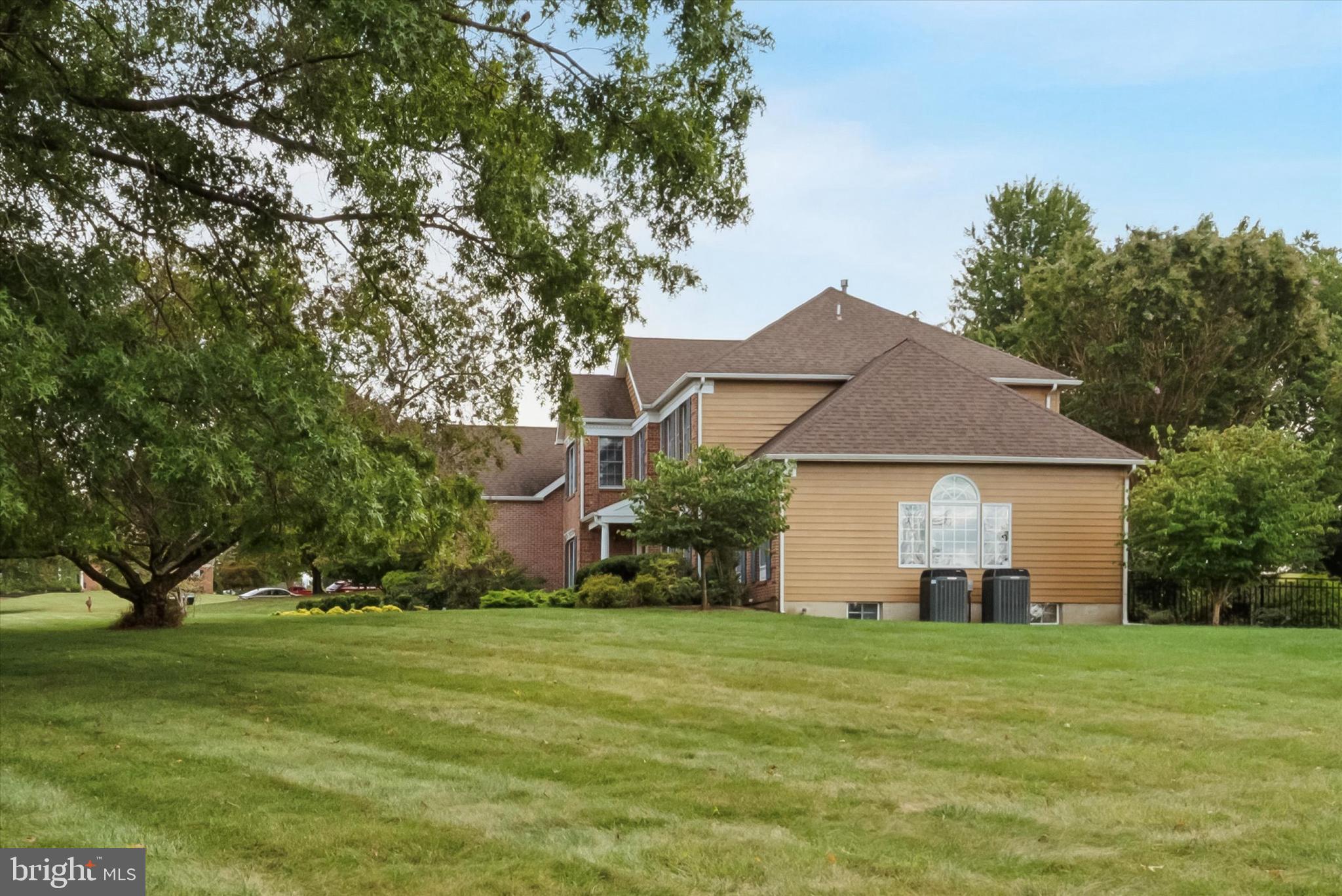 THORNBURY KNOLL - Residential