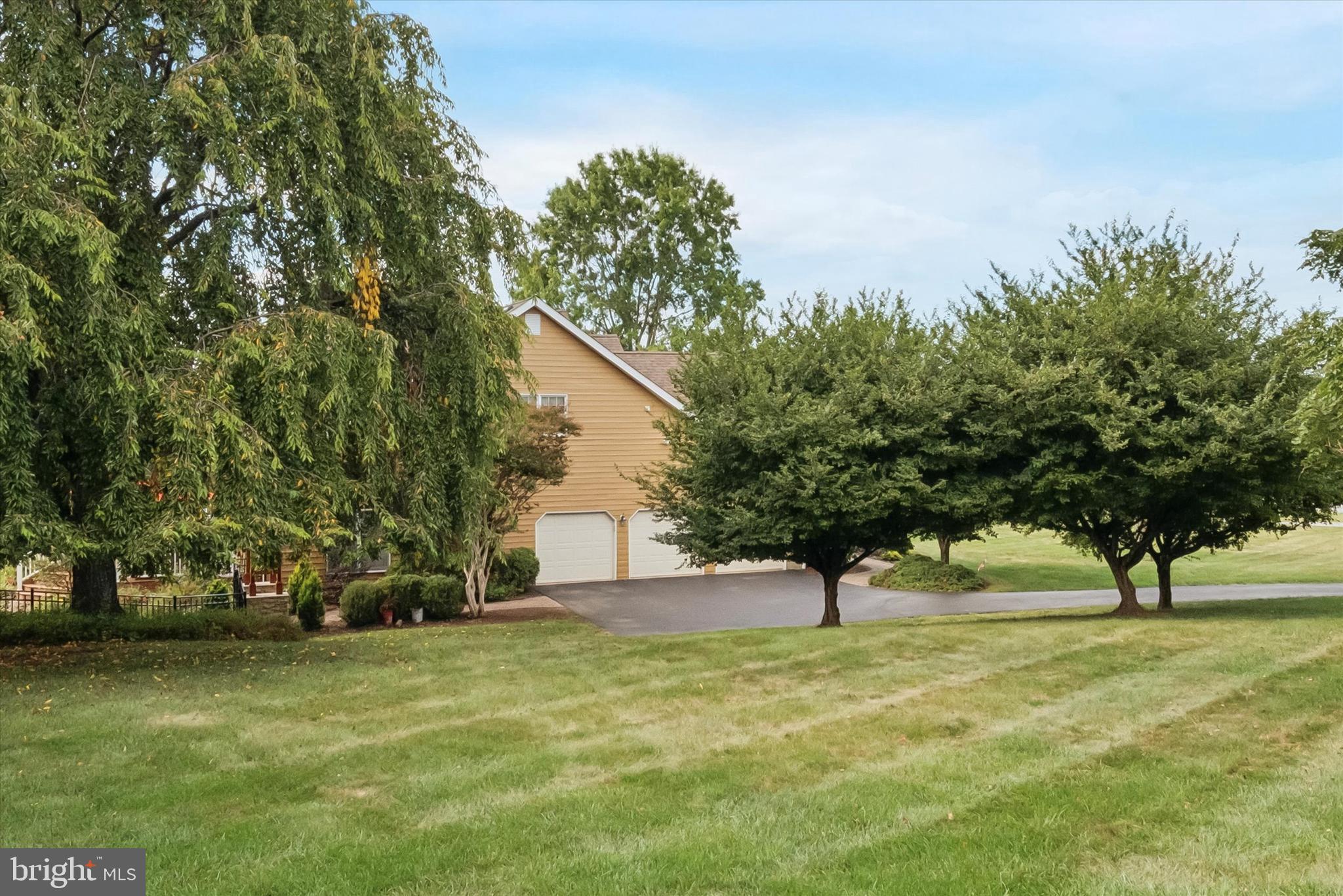 THORNBURY KNOLL - Residential