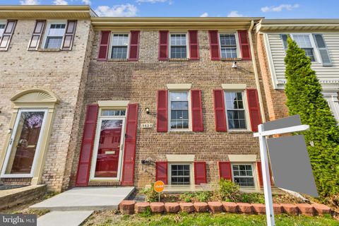 Townhouse For Sale - 9625 Lindenbrook Street<br/> FAIRFAX, VA 22031