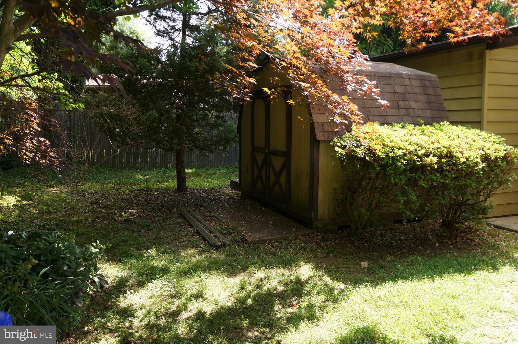 QUINCE ORCHARD KNOLLS - Residential