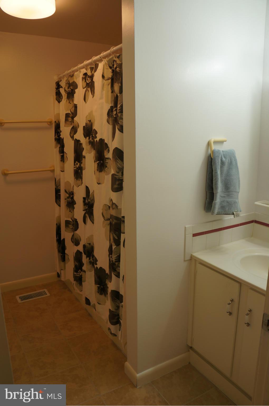 QUINCE ORCHARD KNOLLS - Residential