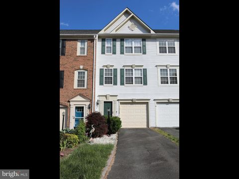 Photo of 13538 Colesmire Gate Way, BRISTOW, VA 20136 (MLS # VAPW2120636)