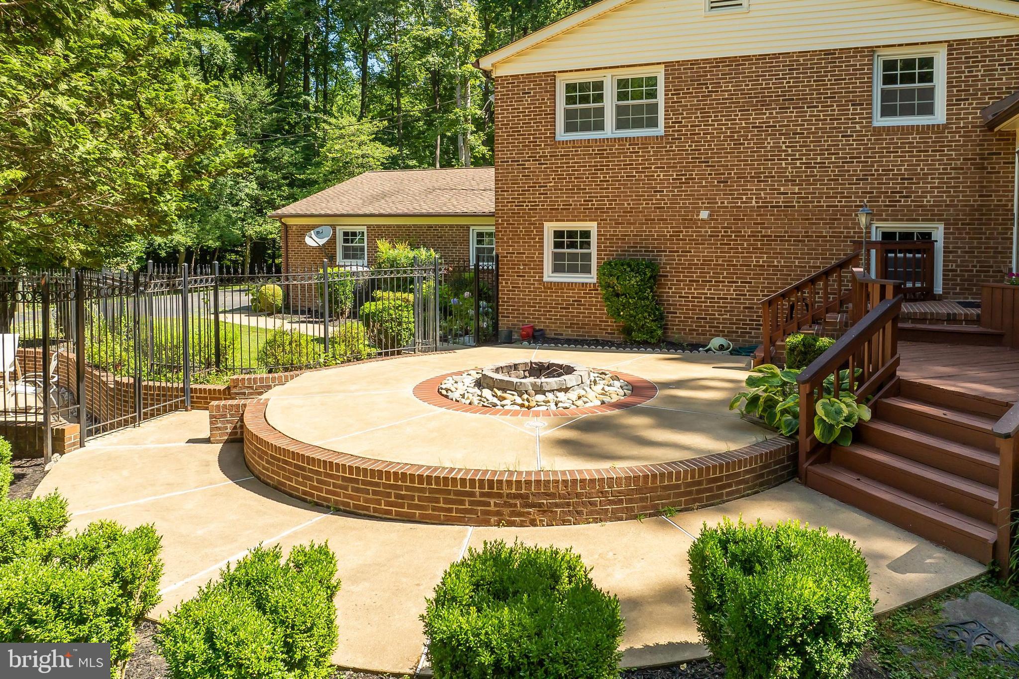 CLIFTON WOODS - Residential