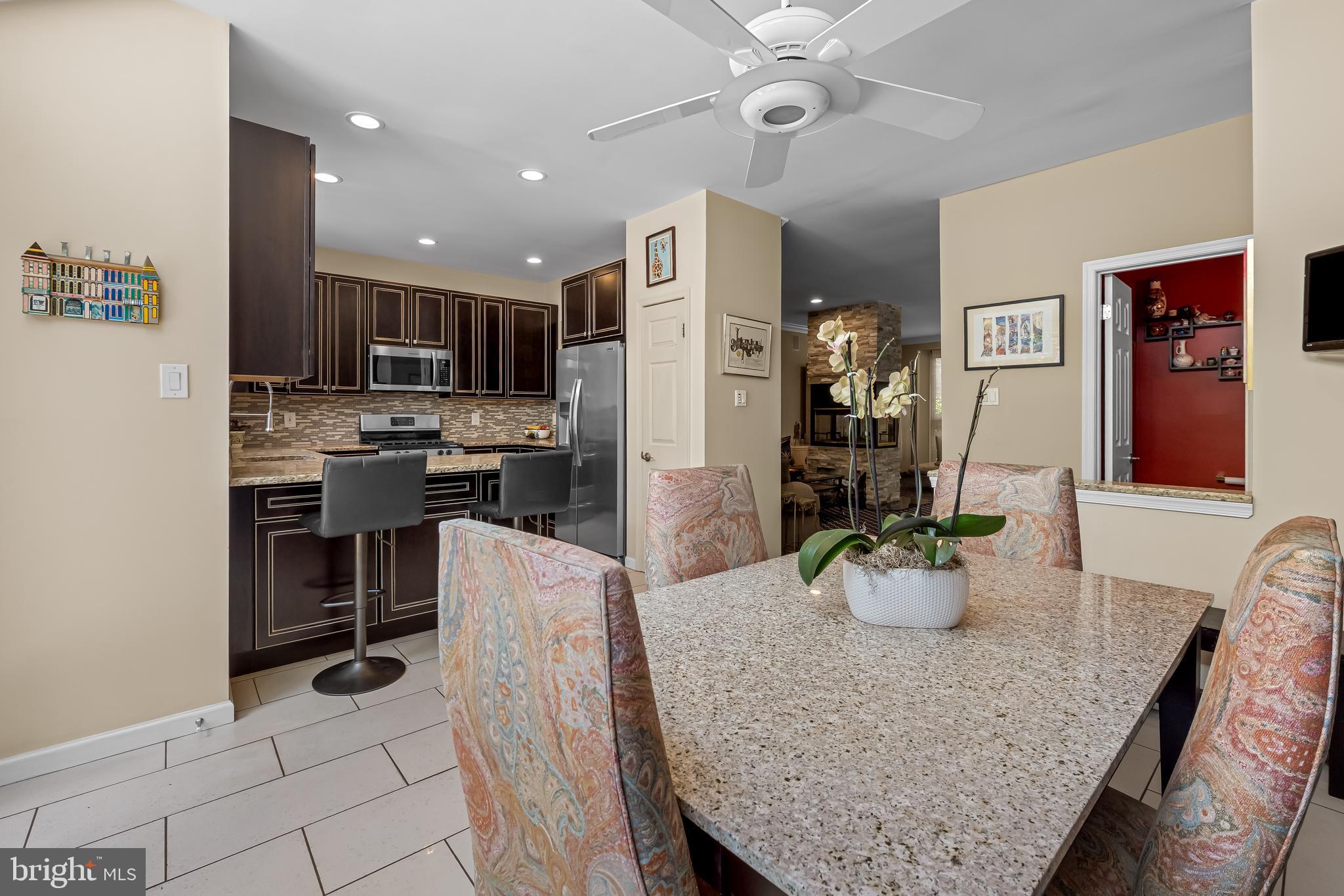 SUMMIT CHASE - Residential
