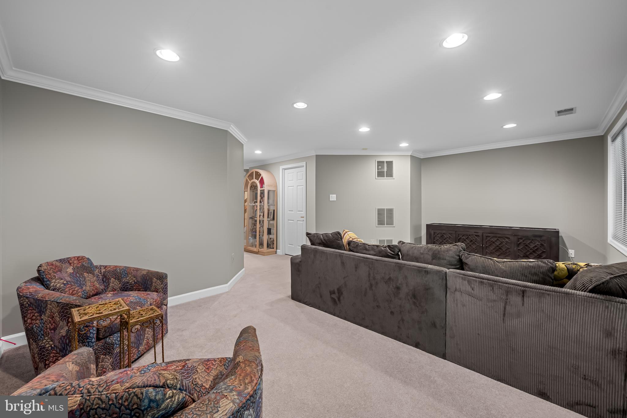 SUMMIT CHASE - Residential