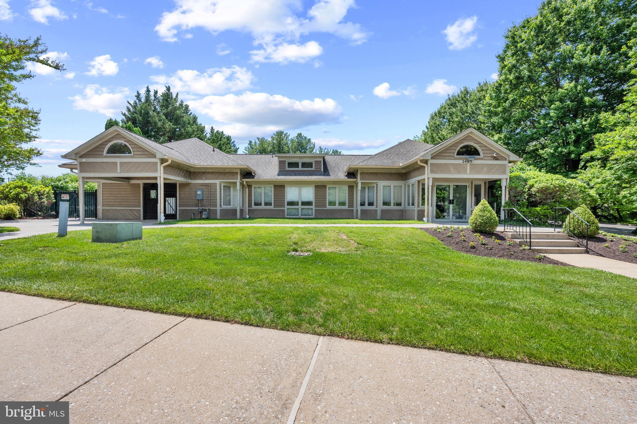 SUMMIT CHASE - Residential