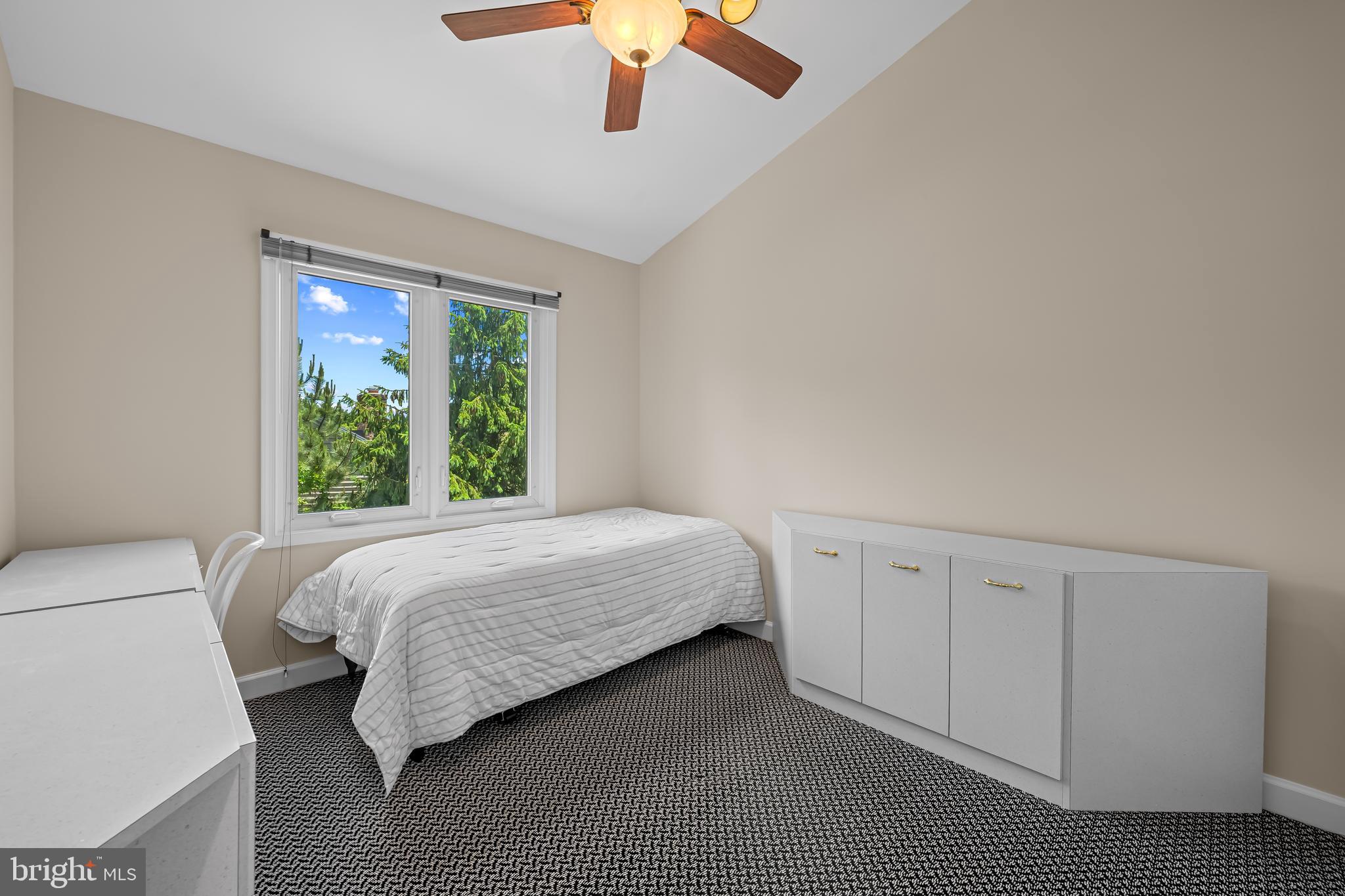 SUMMIT CHASE - Residential