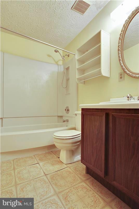 WHITFIELD GREEN - Residential