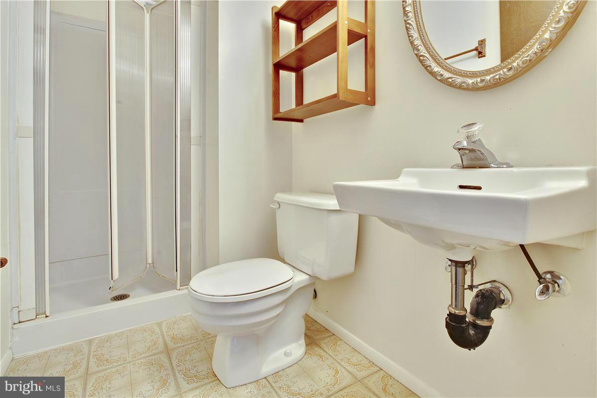 WHITFIELD GREEN - Residential