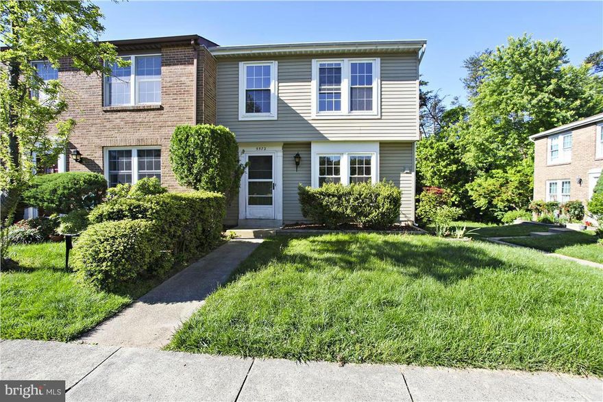 Nice end unit, 3 bedroom, 2 bath Townhouse in sought after Fairfax (Next to Burke) Newer windows, Updated HVAC. Sunny and bright living room. Private and large fenced backyard, Easy access to 95, 495, Fairfax County Pkwy. Robinson HS pyramid. Great First Home with tons of potential, Professionally cleaned, Close to Burke VRE, Many shopping centers & George Mason University!