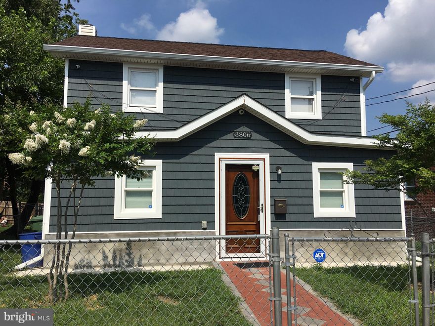 Nice updated house in Brooklyn with 3 bedrooms and 2 full baths. New A/C unit updated kitchen and bathrooms. House is being sold "As Is"Come see it!