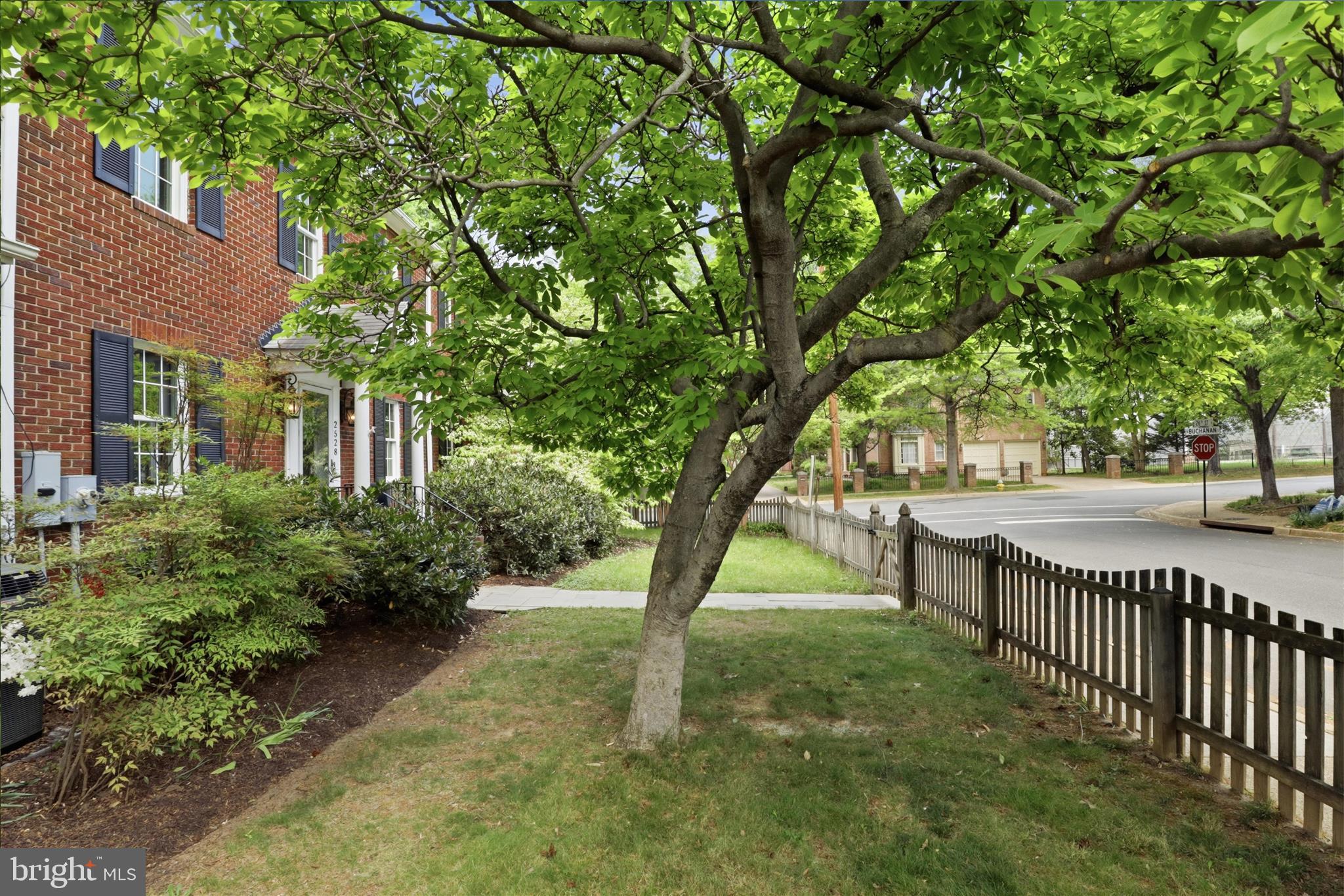 LEE HEIGHTS - Residential
