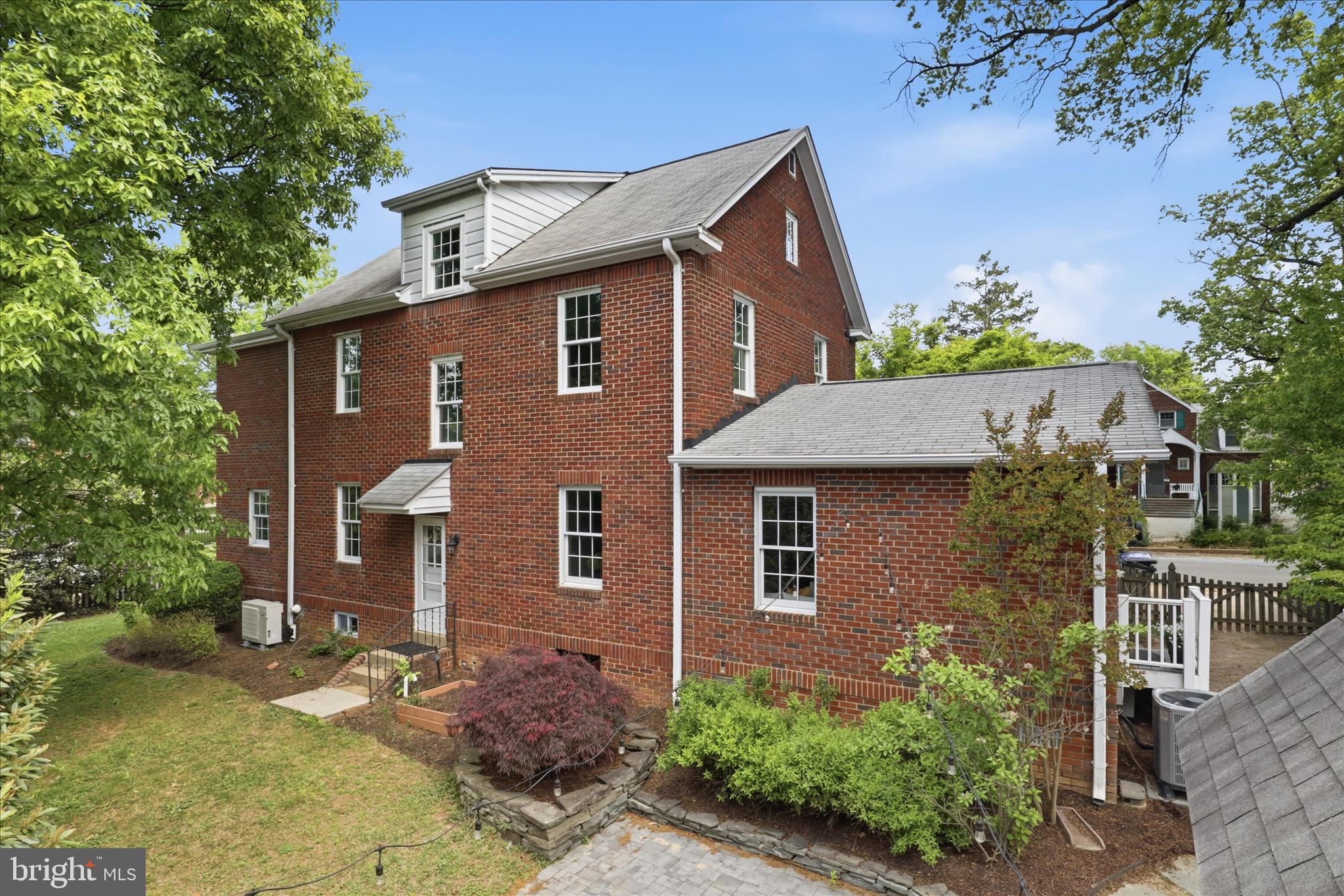 LEE HEIGHTS - Residential