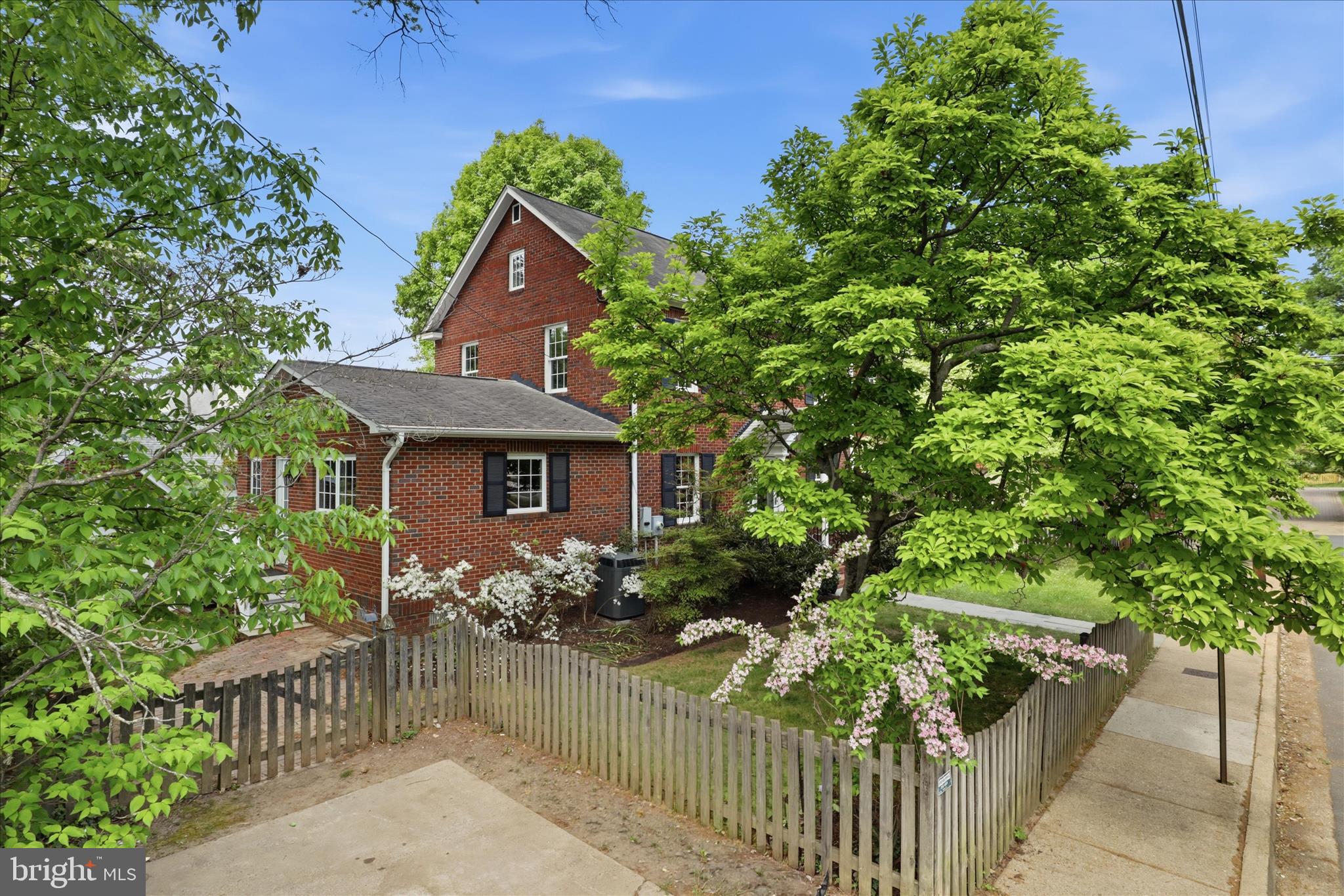 LEE HEIGHTS - Residential