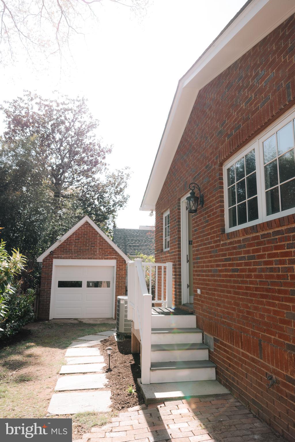 LEE HEIGHTS - Residential