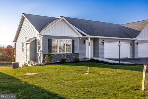 Townhouse For Sale - 107 St Andrews Way Way<br/> SELINSGROVE, PA 17870