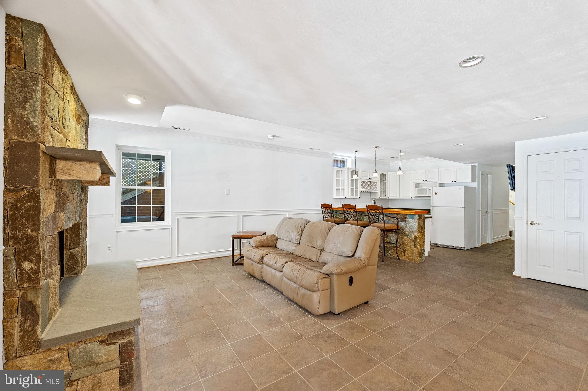 COUNTRY SPRINGS - Residential