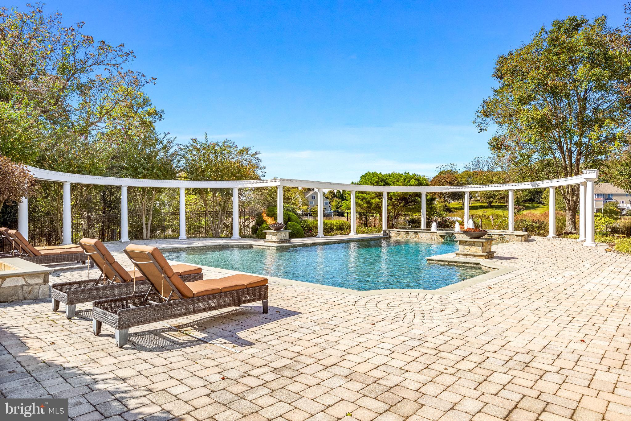 COUNTRY SPRINGS - Residential