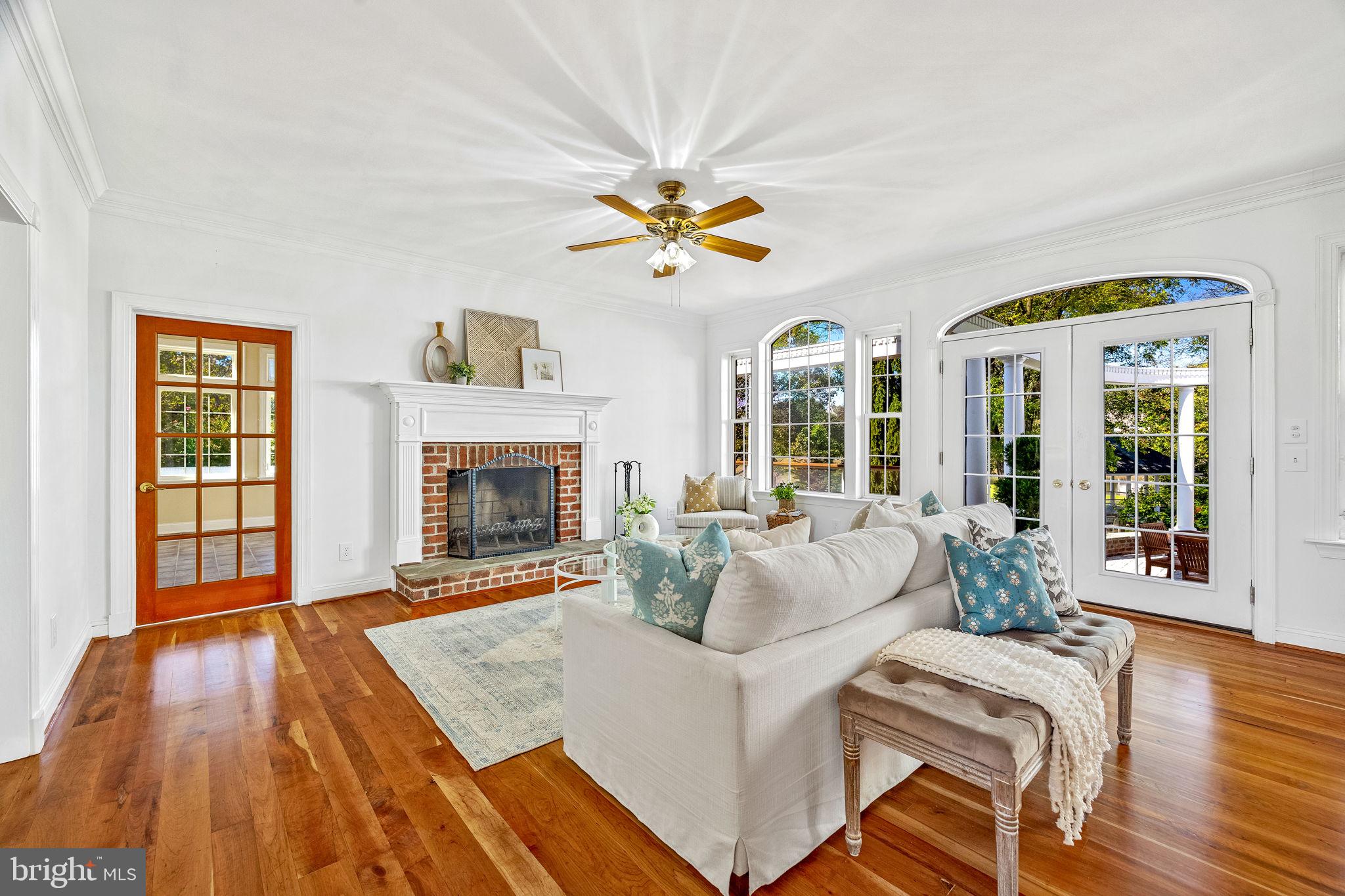 COUNTRY SPRINGS - Residential