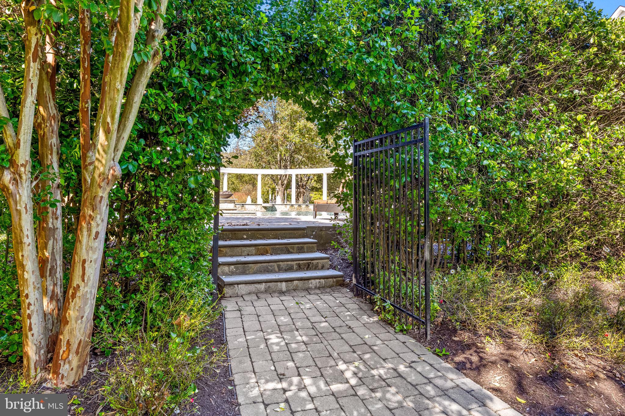 COUNTRY SPRINGS - Residential