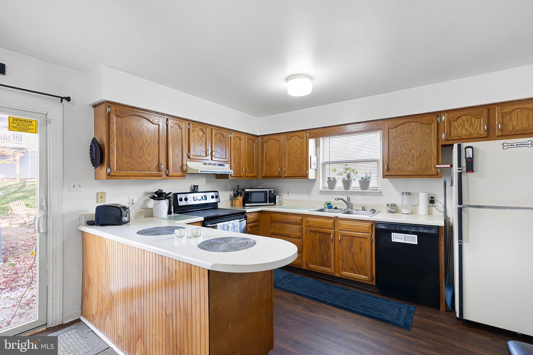 VILLAGE KNOLL - Residential