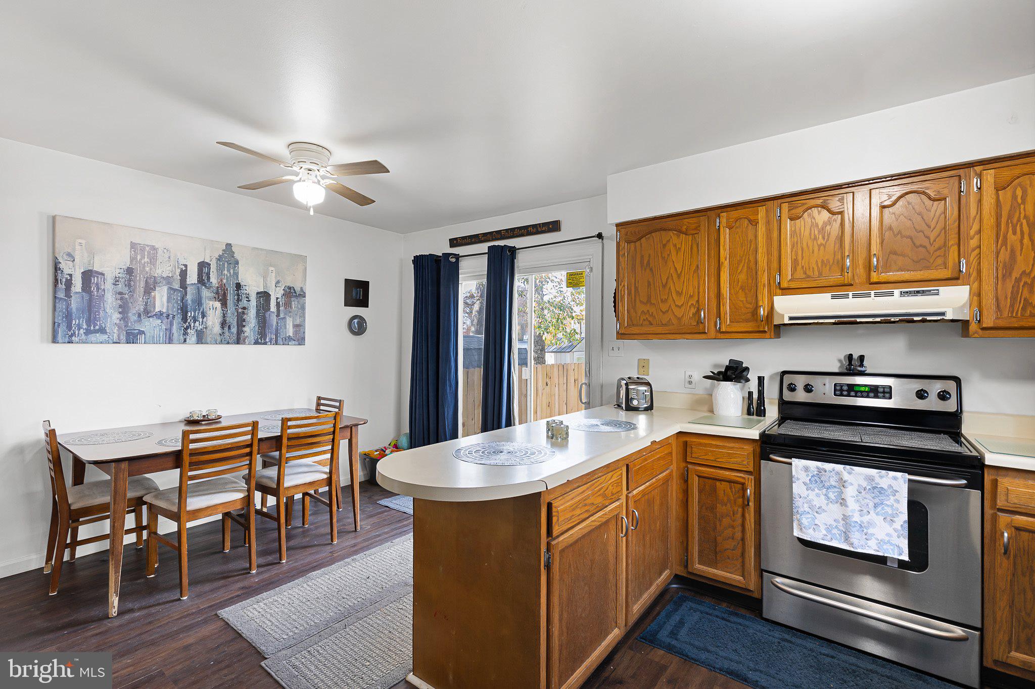 VILLAGE KNOLL - Residential