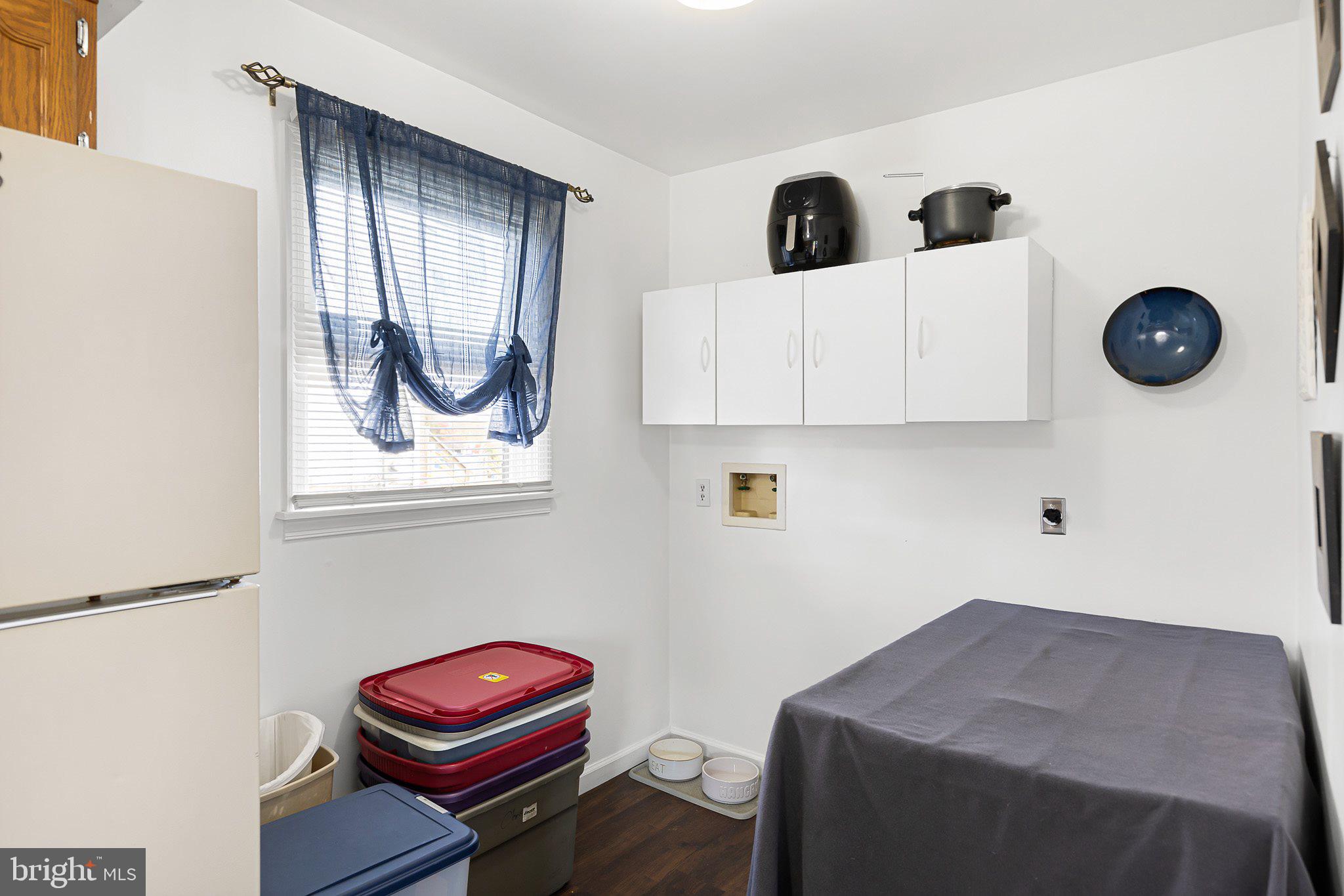 VILLAGE KNOLL - Residential