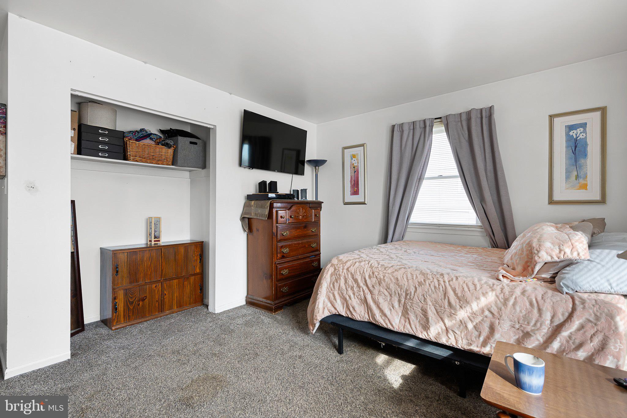 VILLAGE KNOLL - Residential