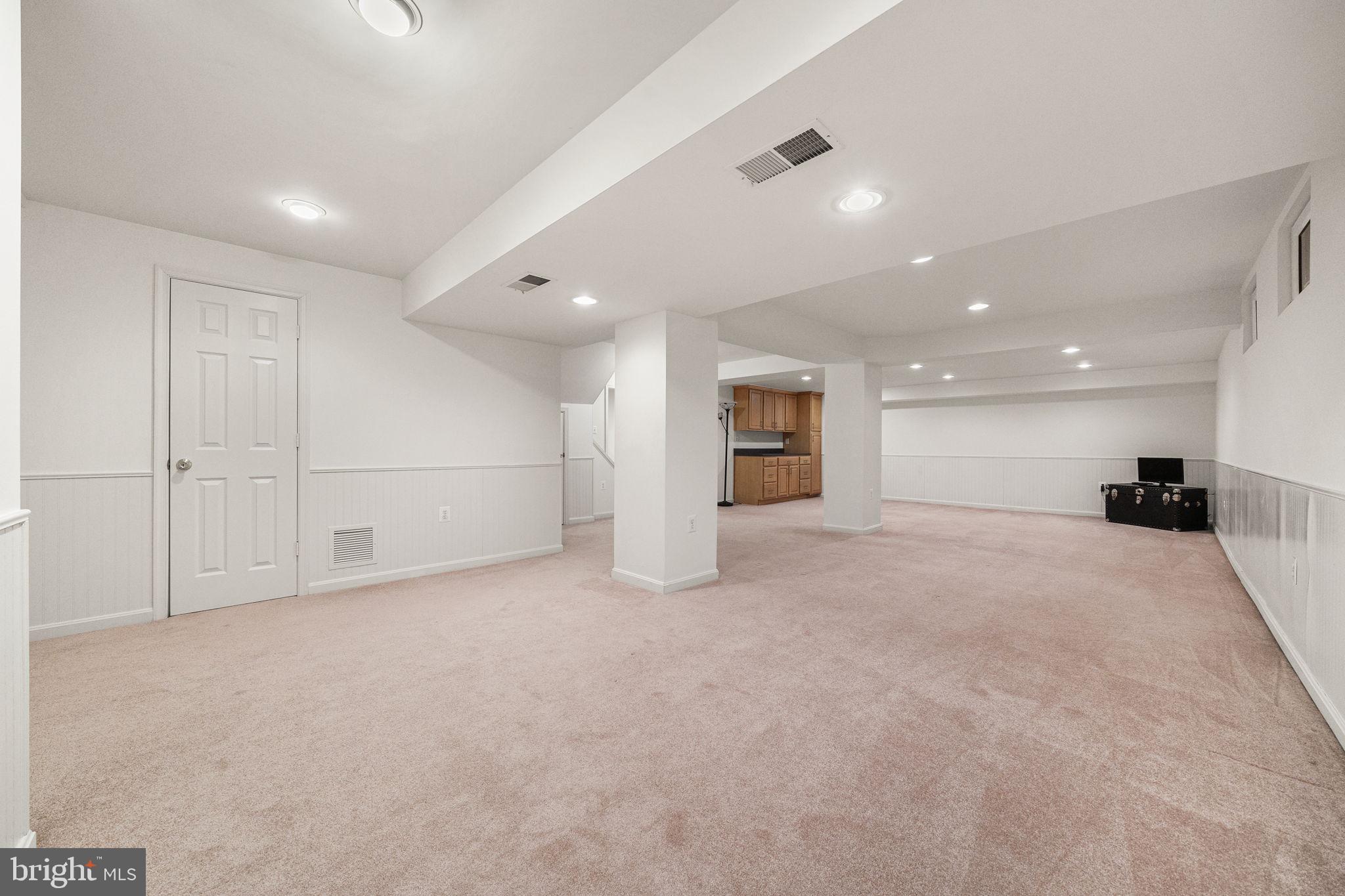 VIENNA OAKS - Residential