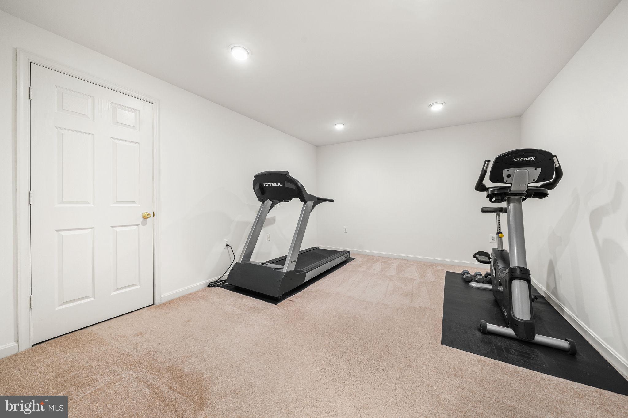 VIENNA OAKS - Residential