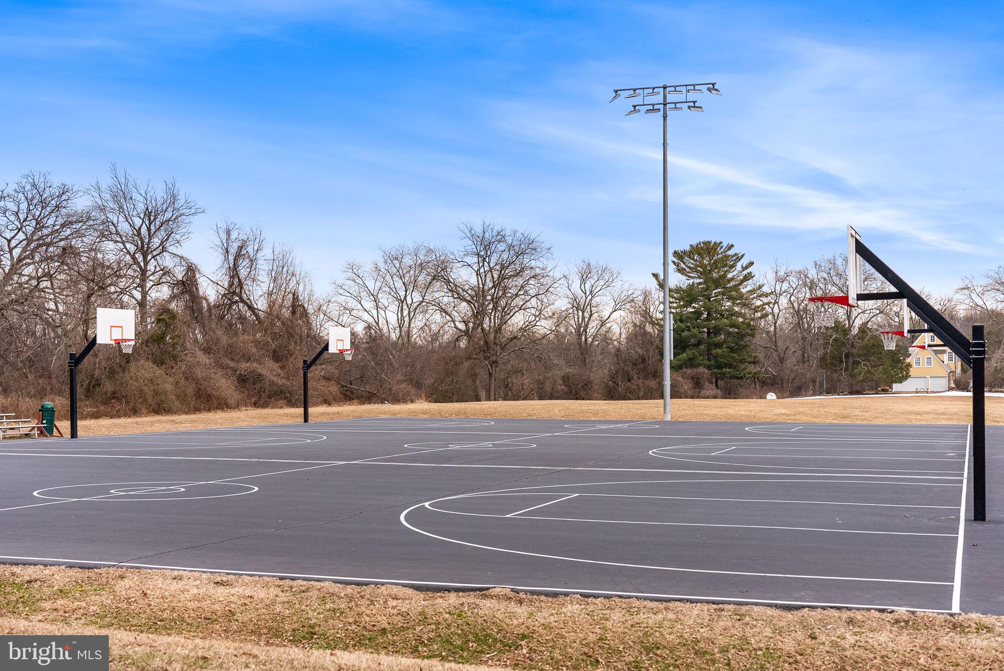 VIENNA OAKS - Residential