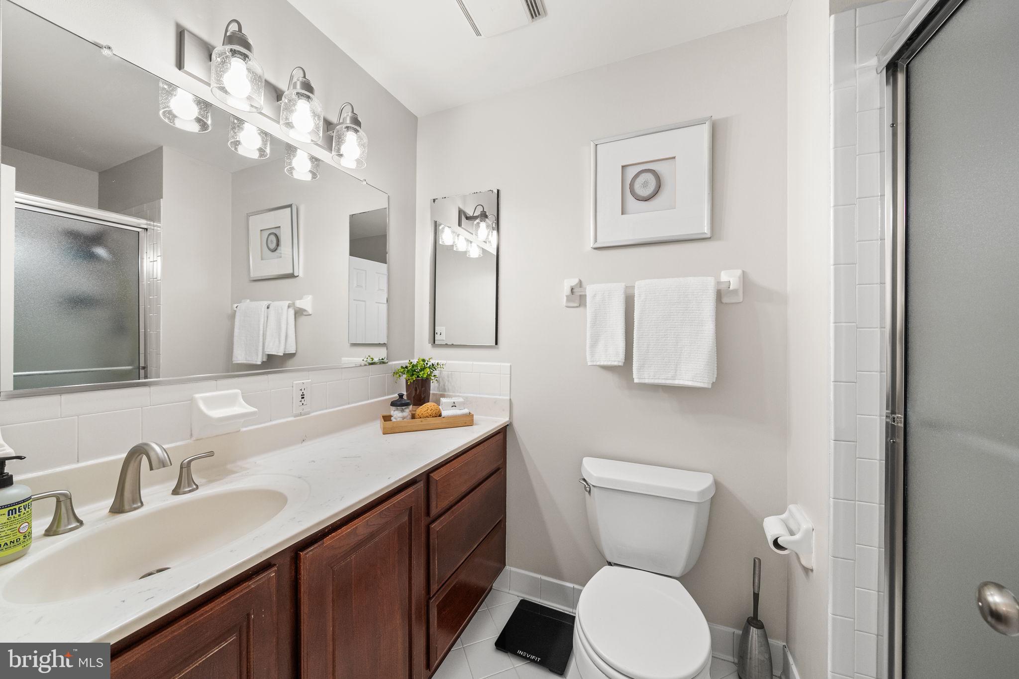 VIENNA OAKS - Residential