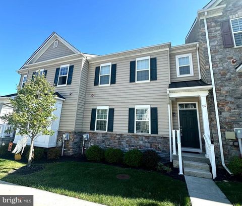 32 SKYLAR CIRCLE MEDIA PA 19063