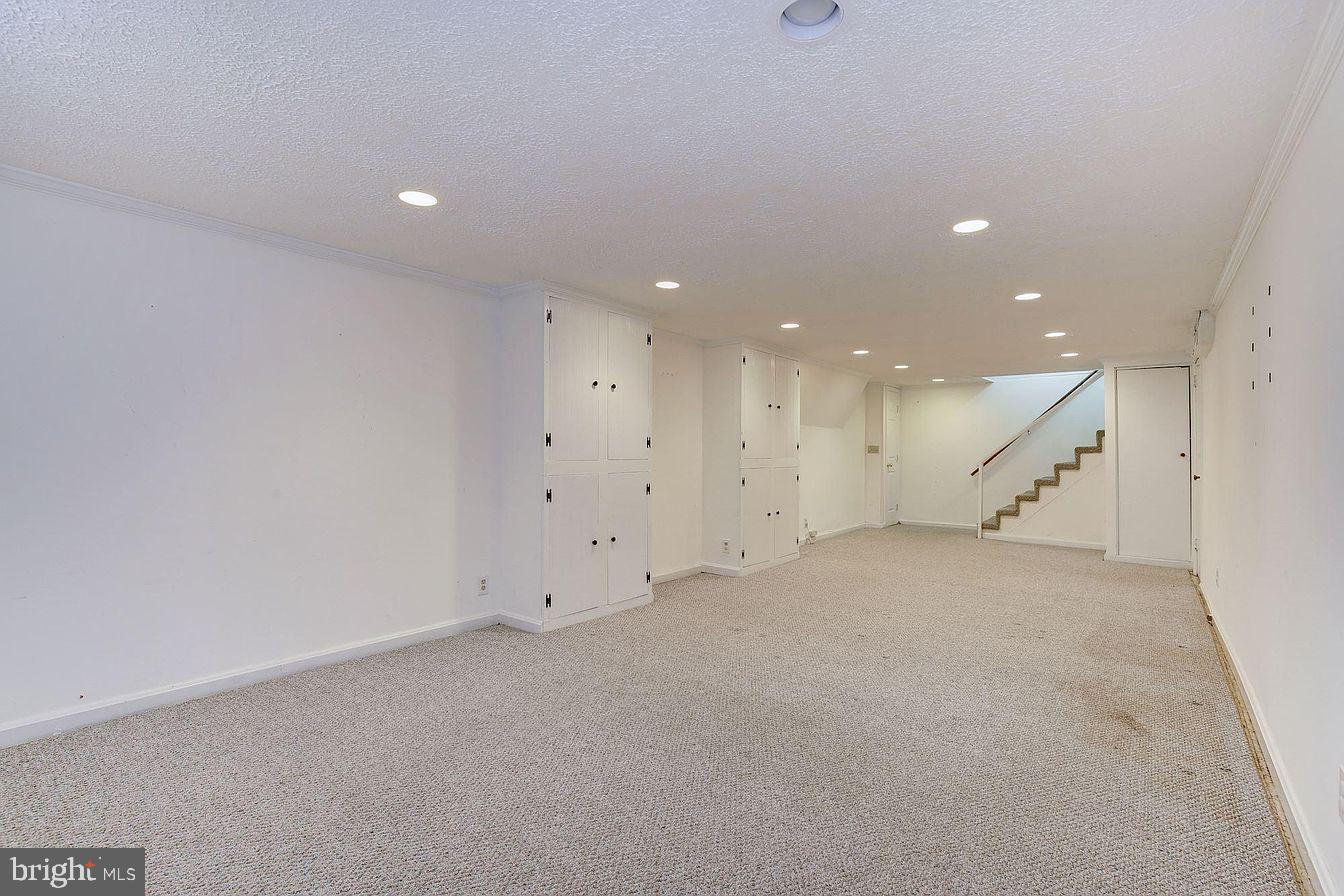 FOREST ESTATES - Residential Lease