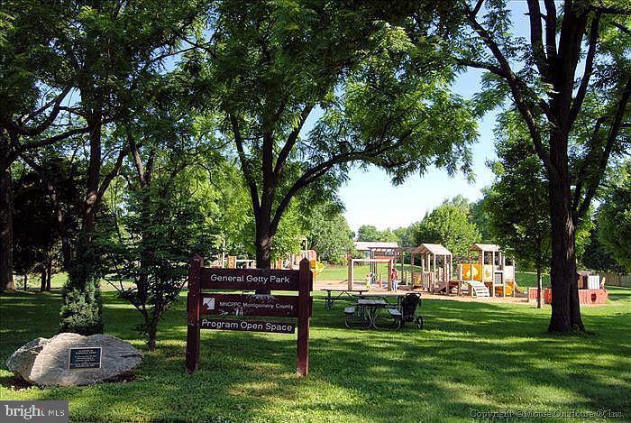 FOREST ESTATES - Residential Lease