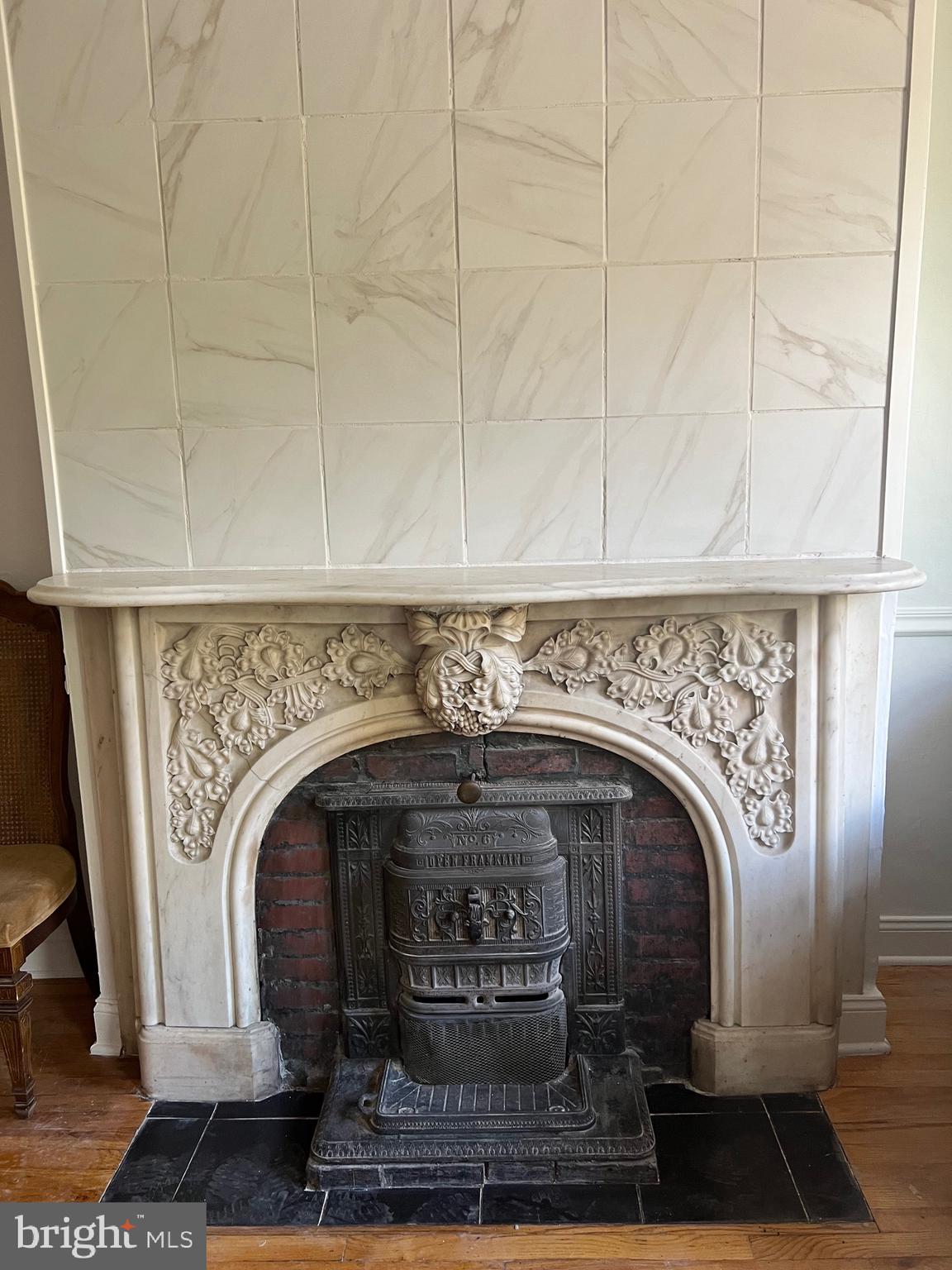 206 W READ STREET W