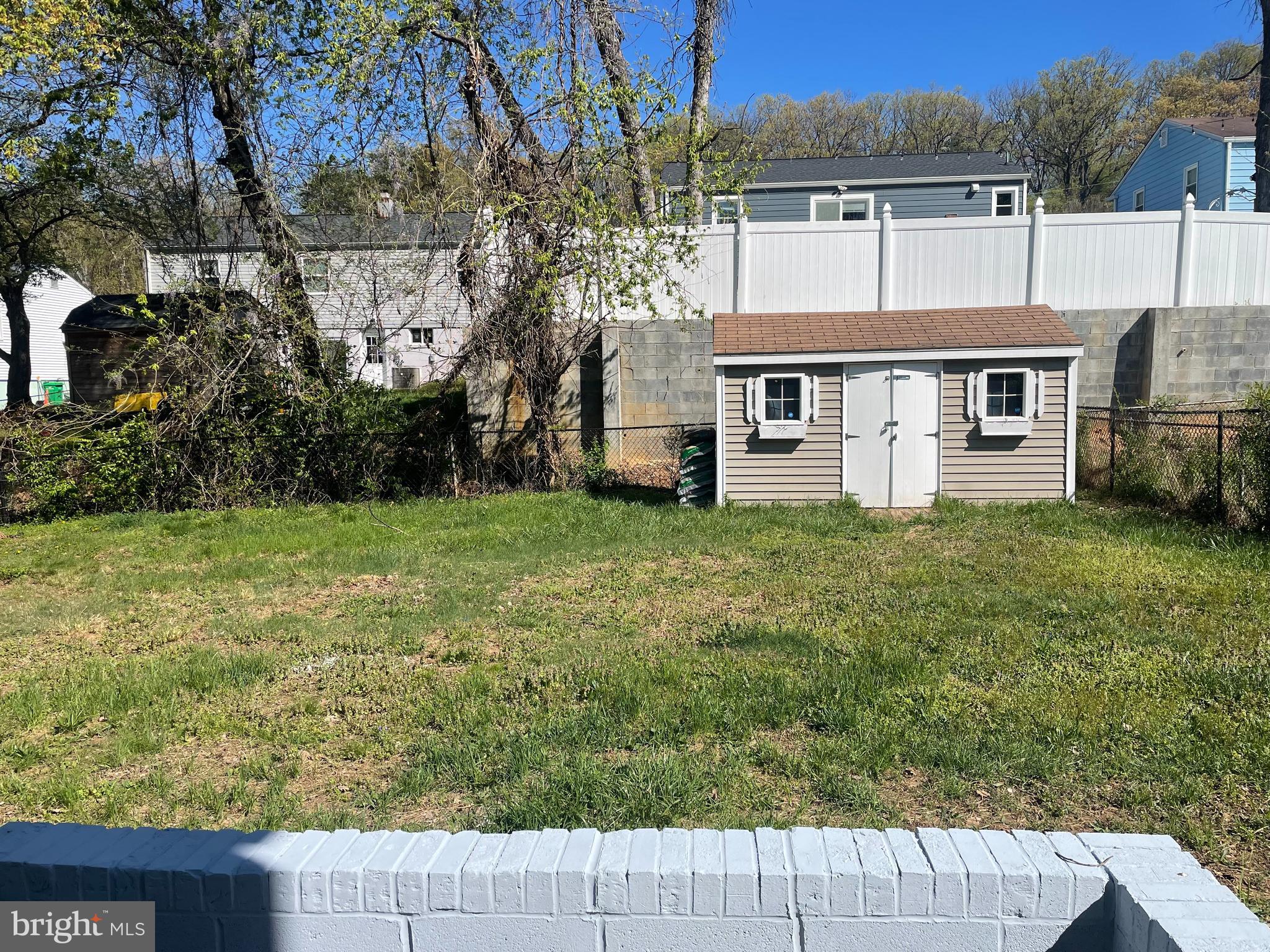 LANHAM WOODS - Residential