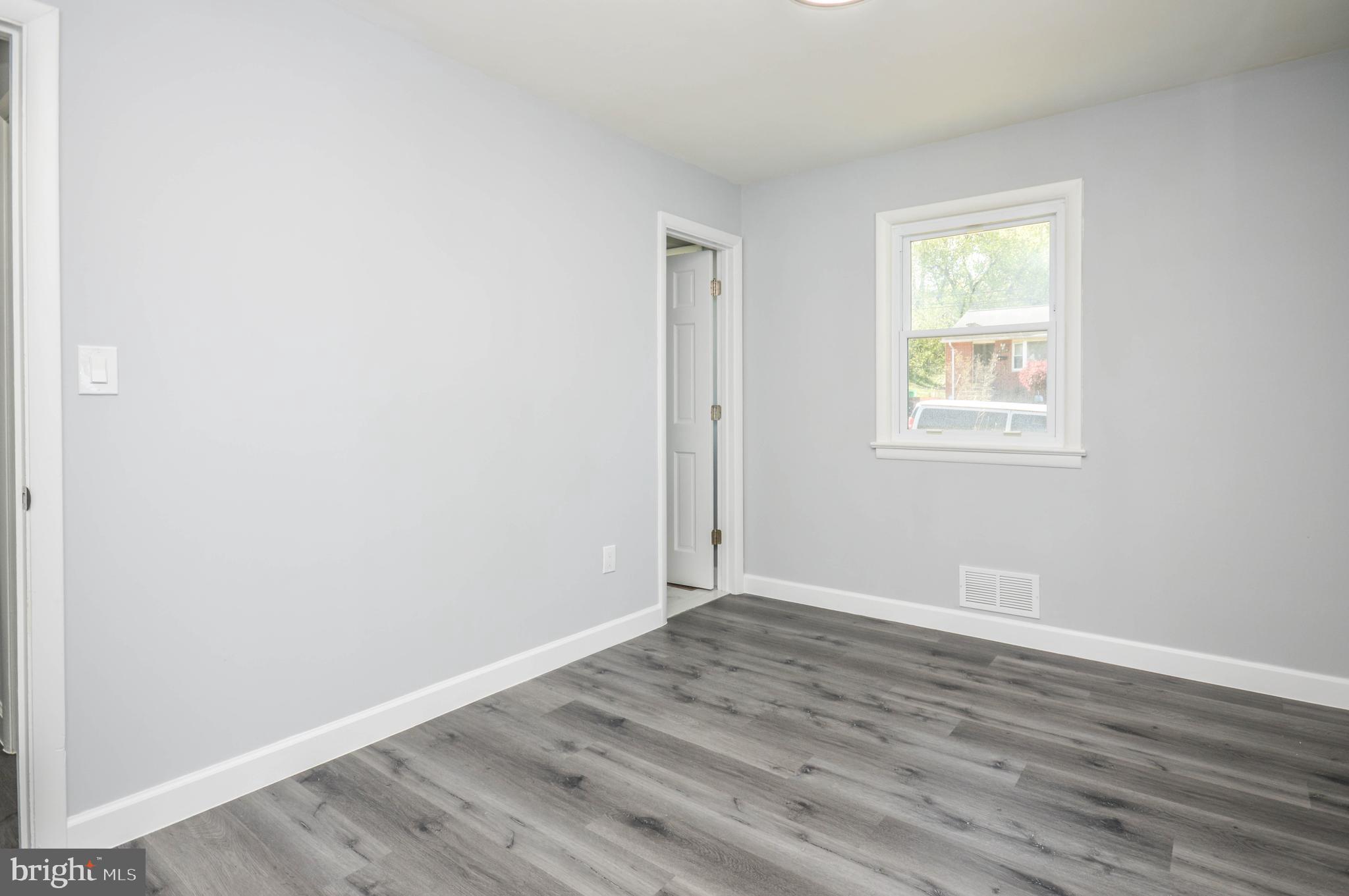 LANHAM WOODS - Residential