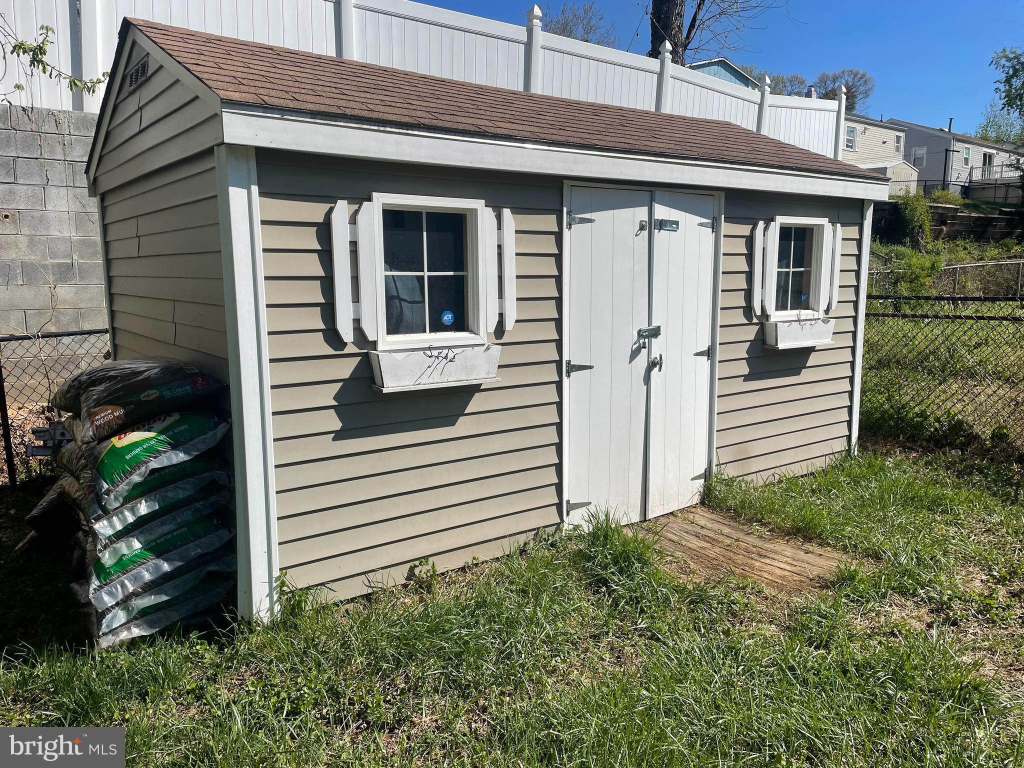 LANHAM WOODS - Residential