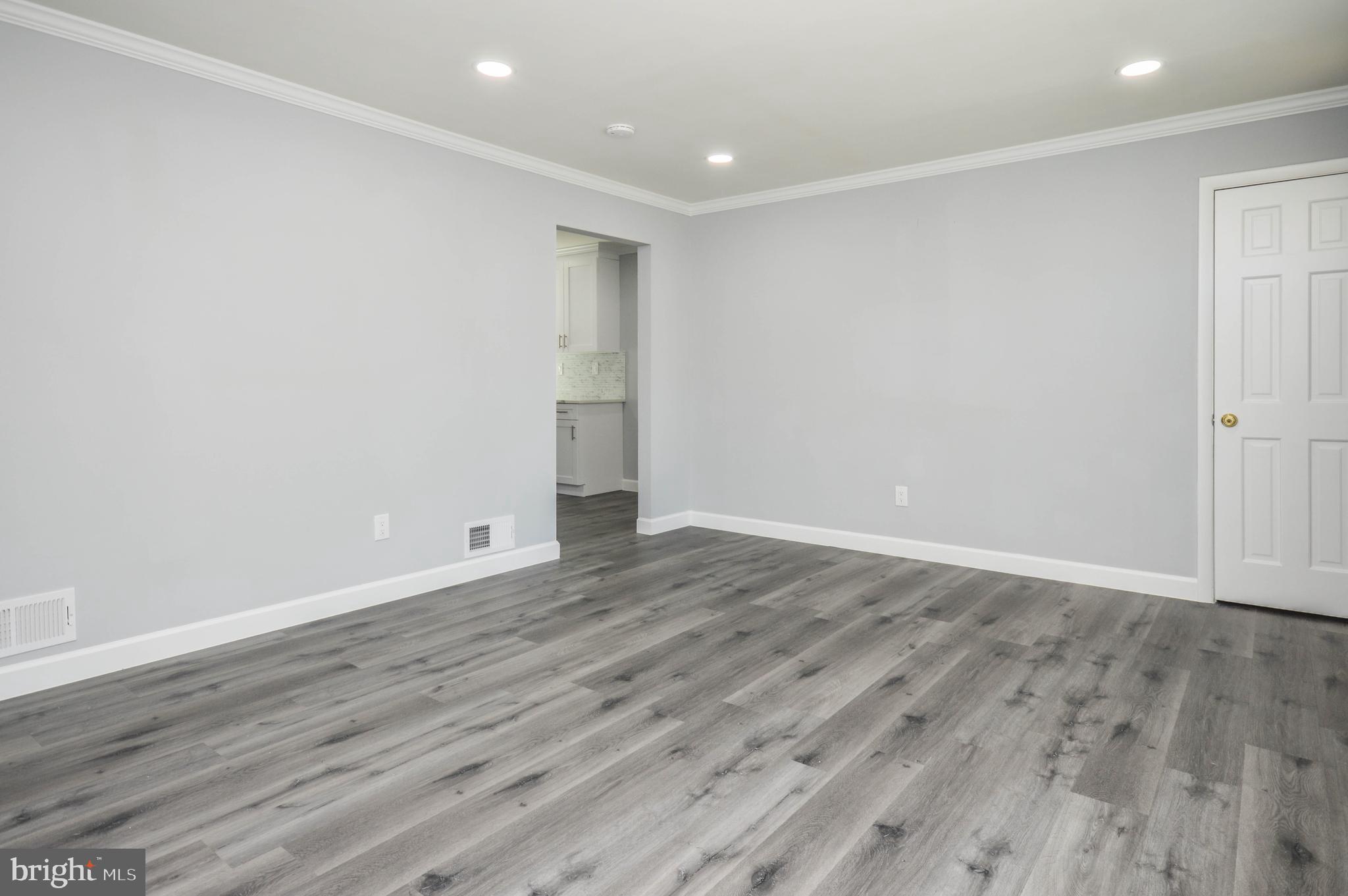 LANHAM WOODS - Residential