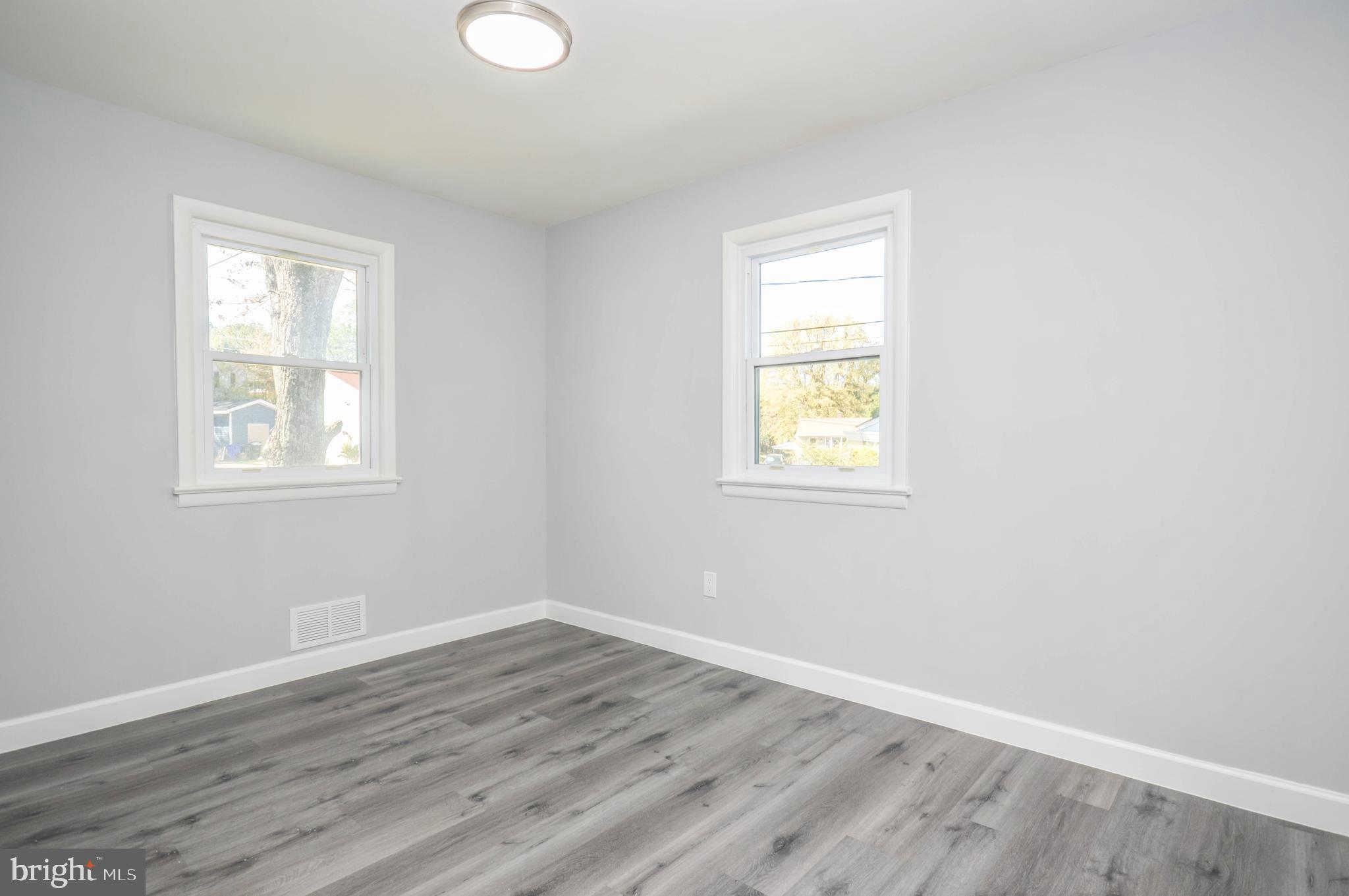 LANHAM WOODS - Residential