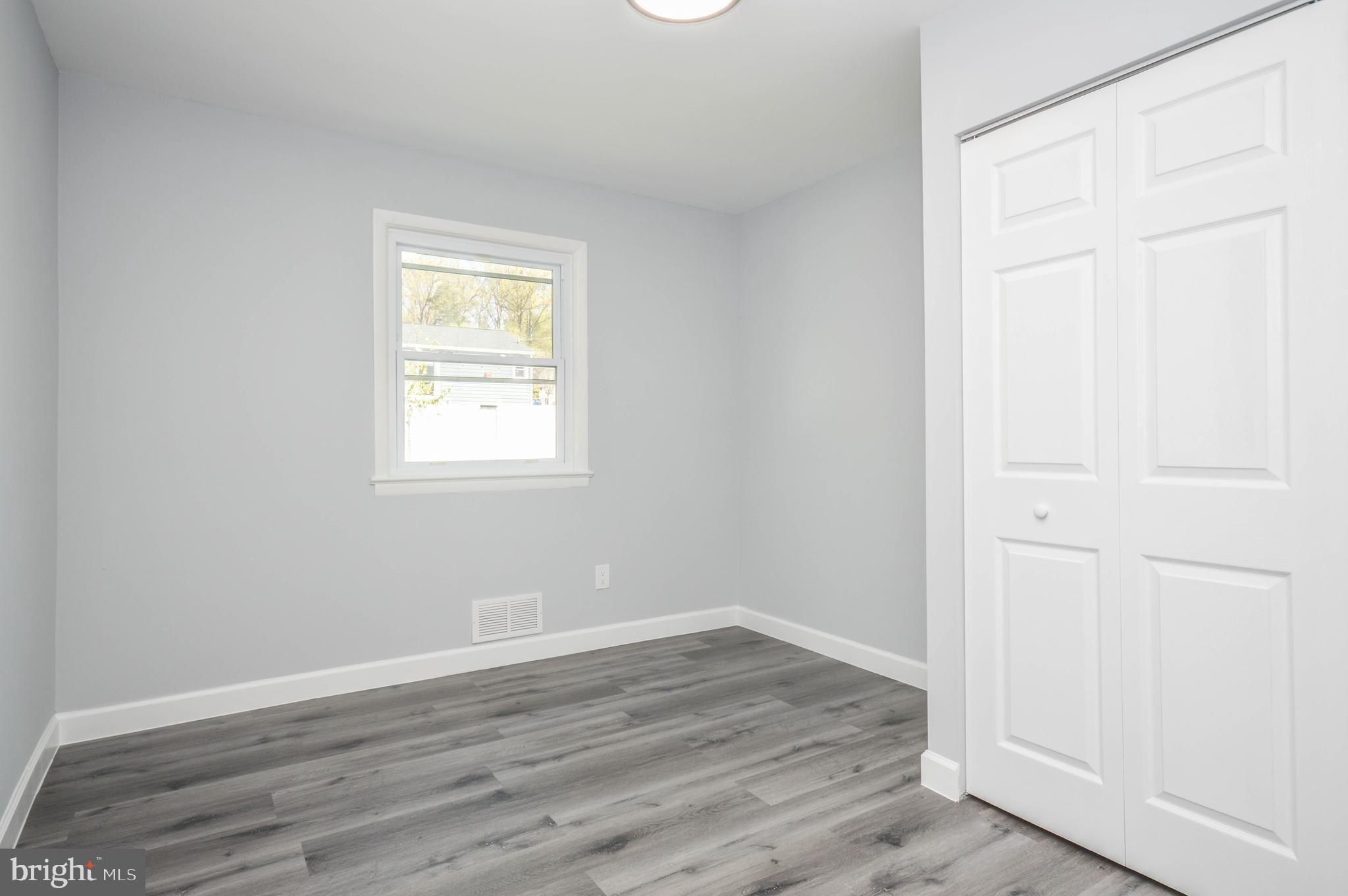 LANHAM WOODS - Residential