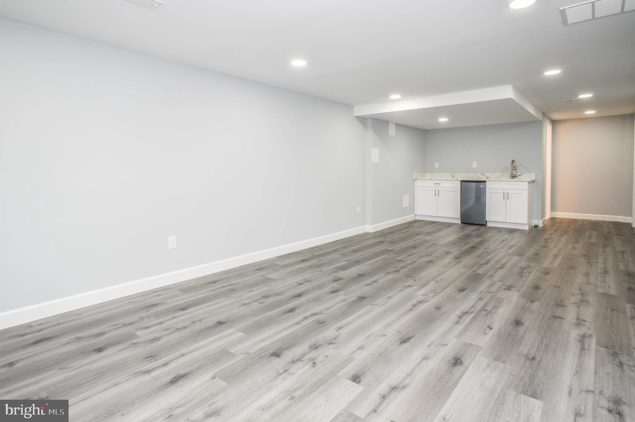 LANHAM WOODS - Residential